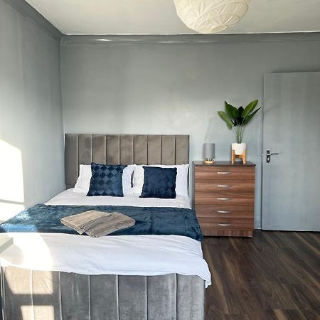 Luxury Room In A 4 Bedroom Flat! 4 Minutes Walk To Kingscross, St Pancras Londres Exterior foto