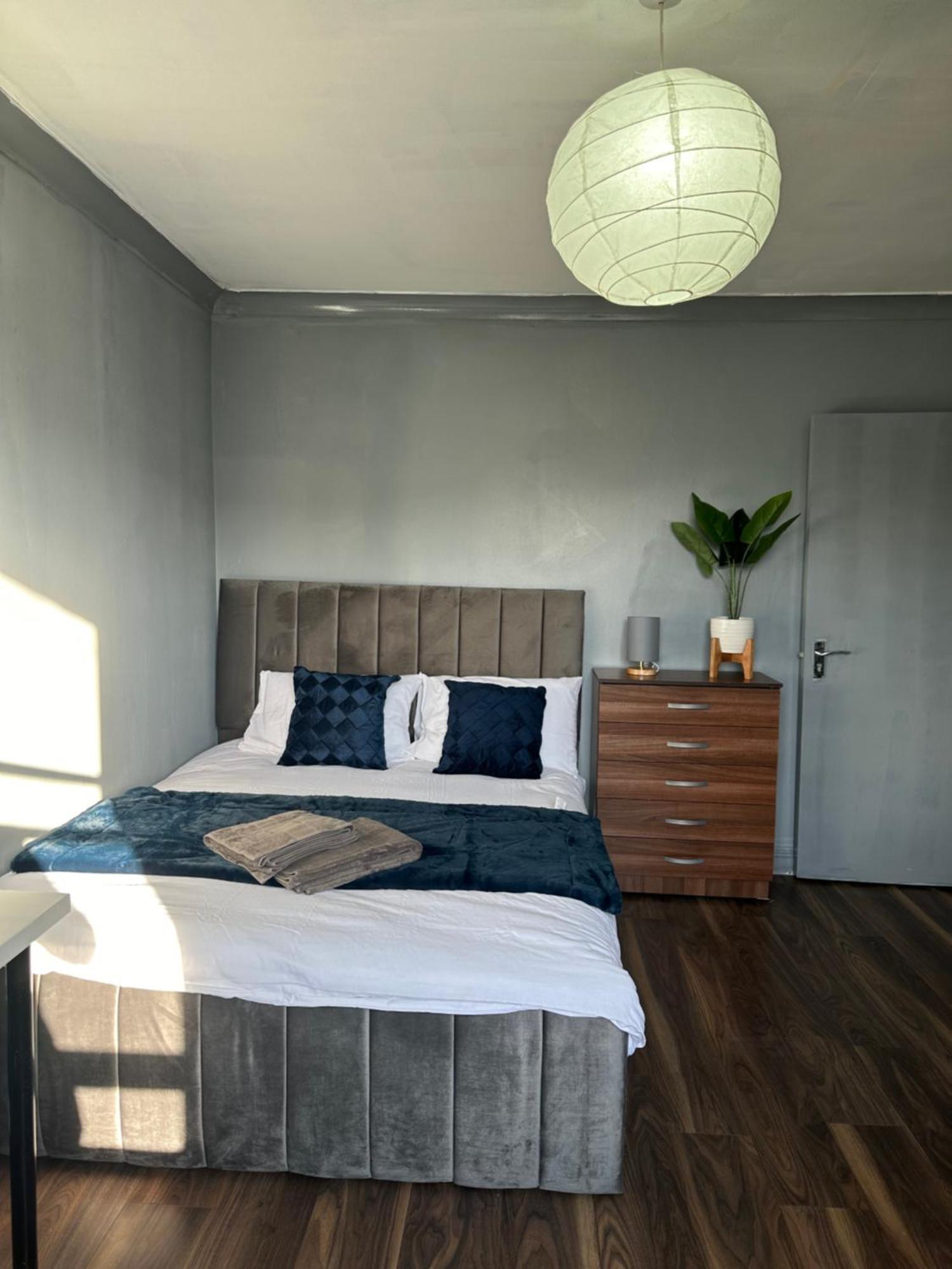 Luxury Room In A 4 Bedroom Flat! 4 Minutes Walk To Kingscross, St Pancras Londres Exterior foto
