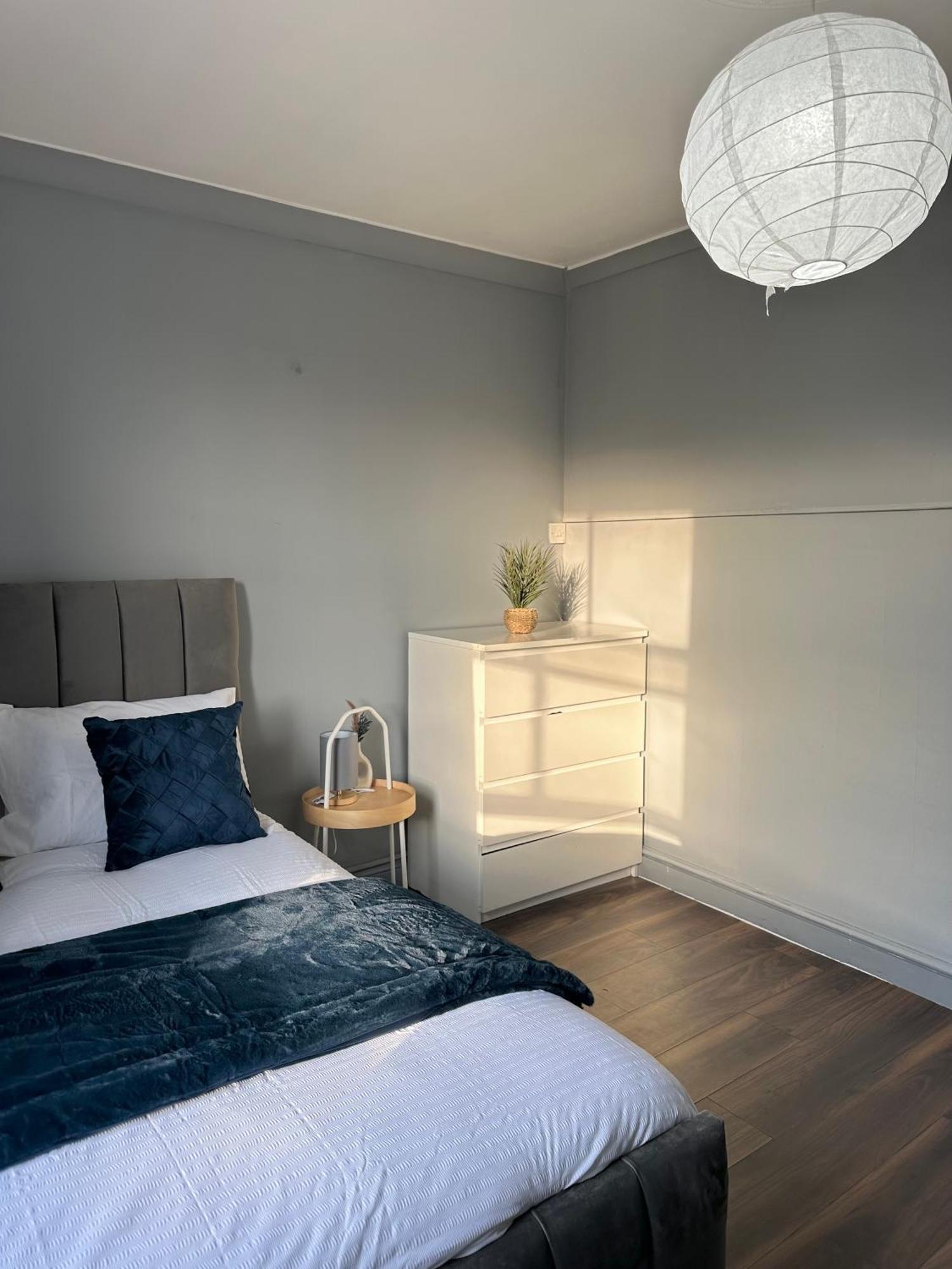 Luxury Room In A 4 Bedroom Flat! 4 Minutes Walk To Kingscross, St Pancras Londres Exterior foto