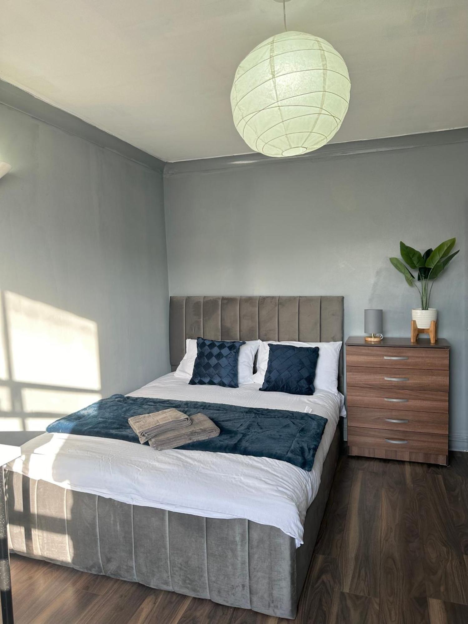 Luxury Room In A 4 Bedroom Flat! 4 Minutes Walk To Kingscross, St Pancras Londres Exterior foto